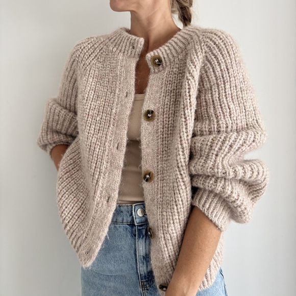 Elegant Beige Knit Cardigan - Picture 2 of 6